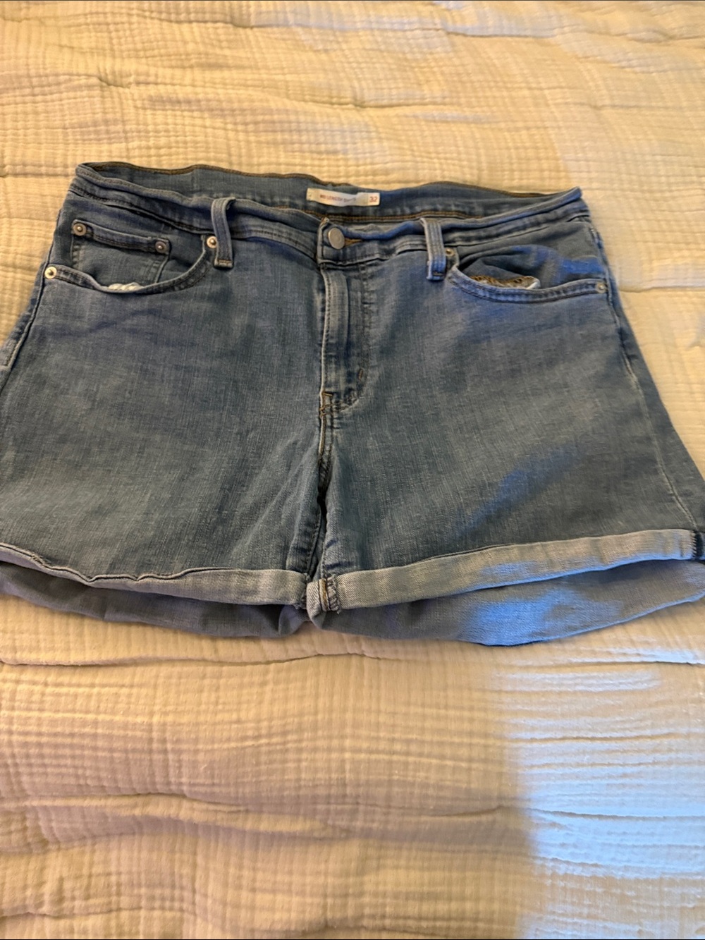 NWOT Levi’s Women’s Jean Shorts